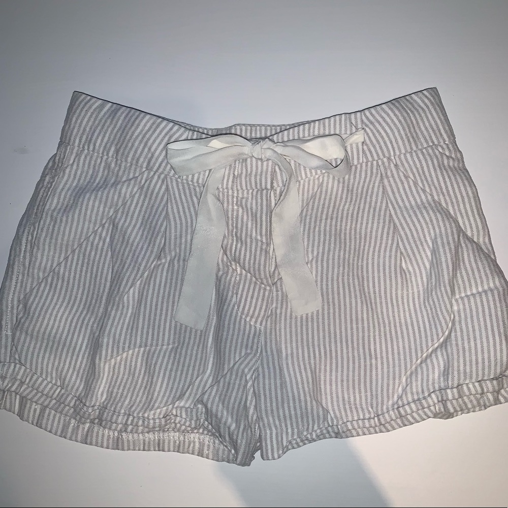 Aritzia linen shorts